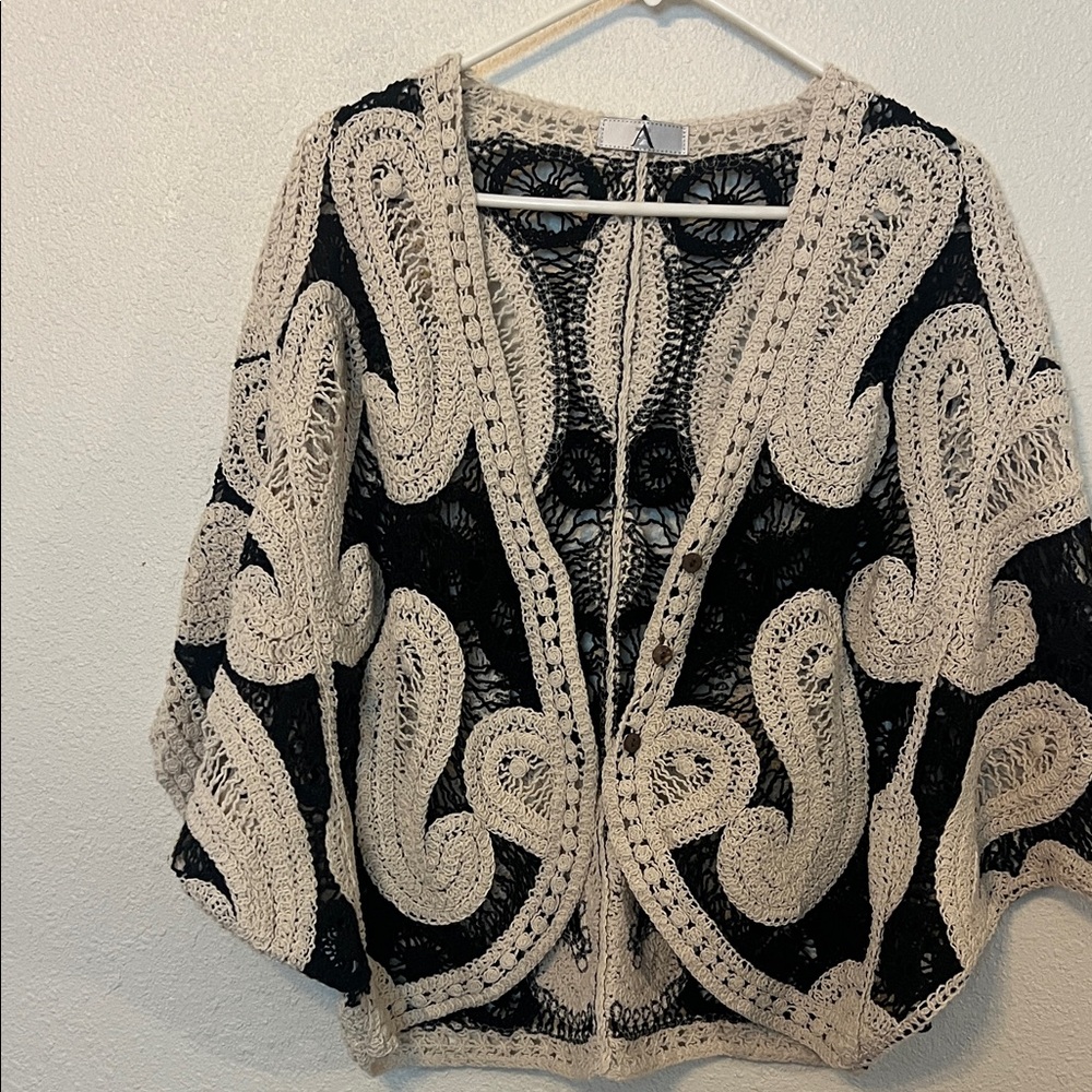 Cream and black crop woven sweater size M/L
